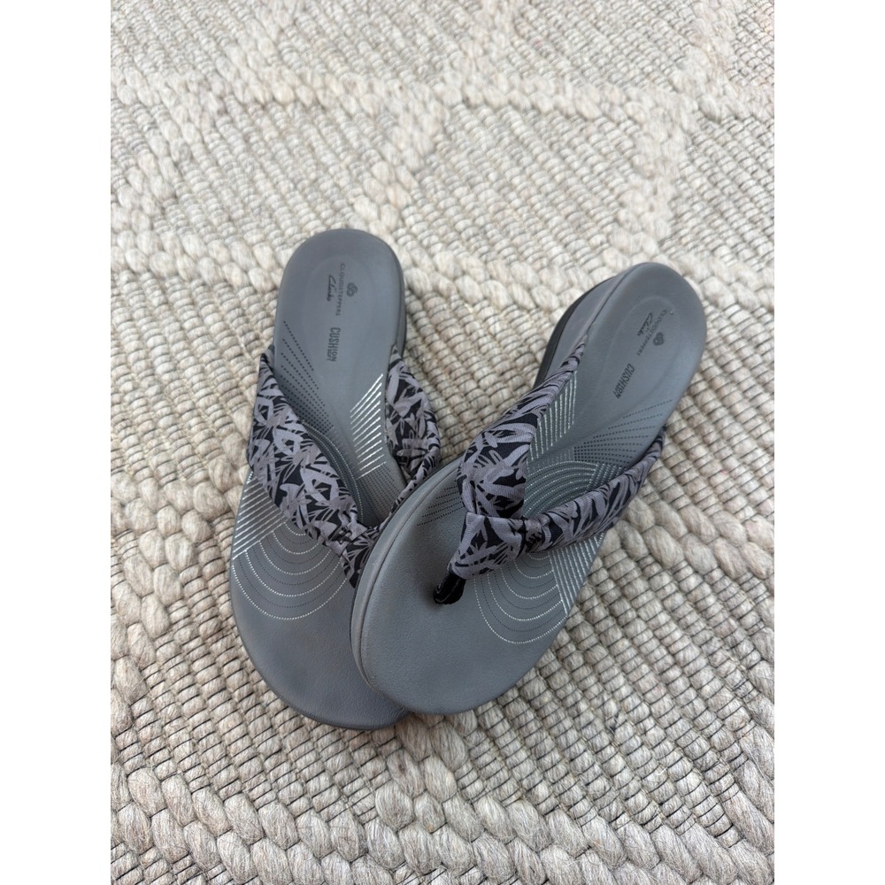 Clarks‎ Cloudsteppers Thong Sandals Womens 8 Gray Black Comfort Summer Vacation